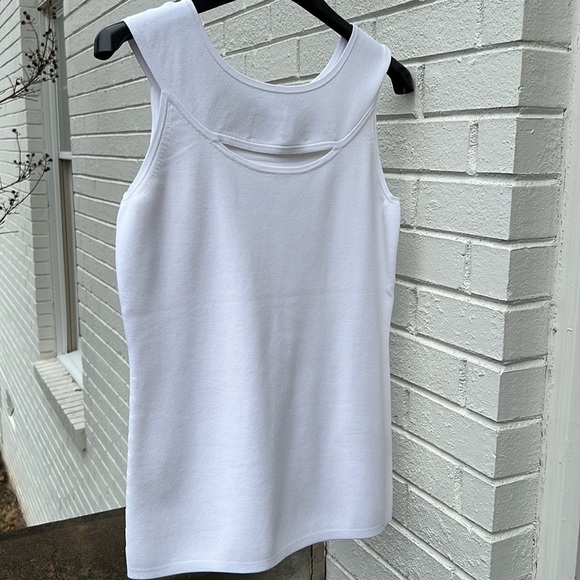 Per Se by Carlisle white sleeveless top - Picture 3 of 4